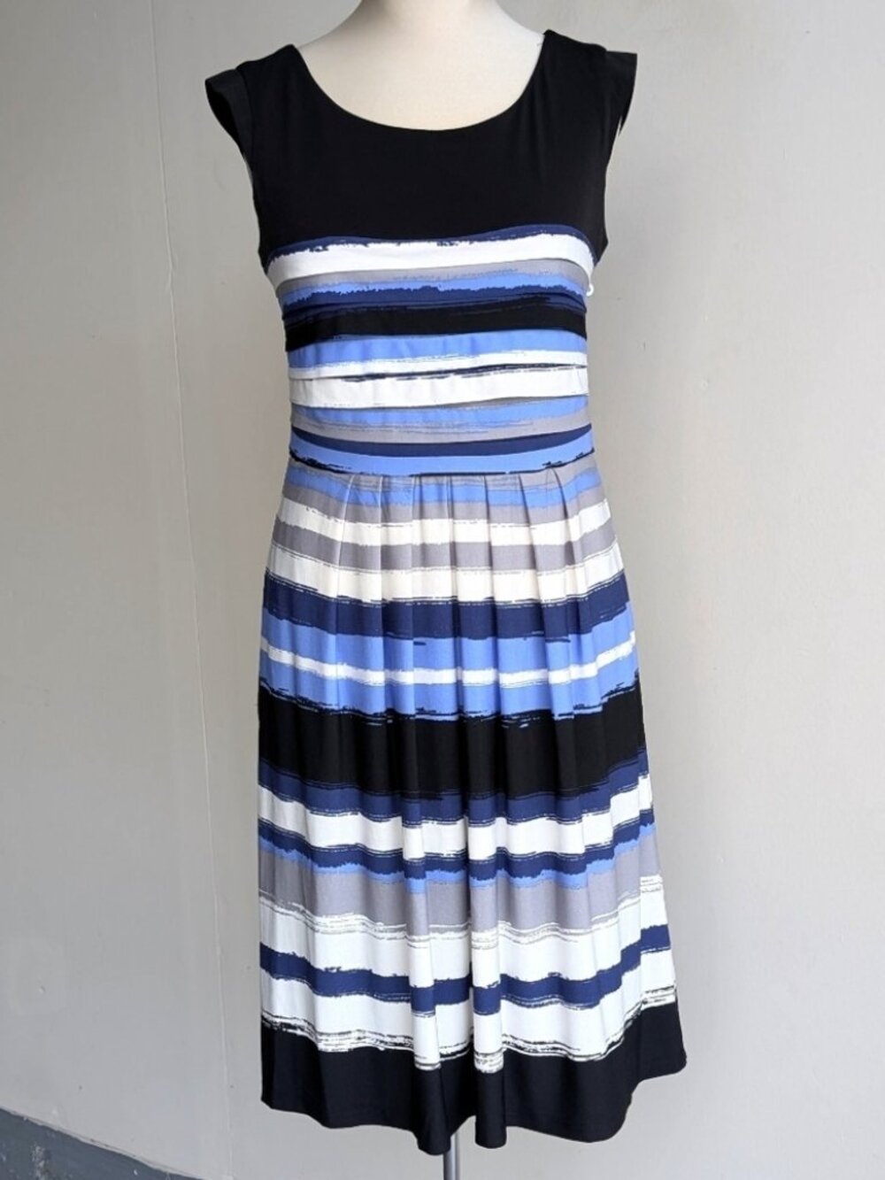 Sandra Darren Blue Striped Knee Length Dress